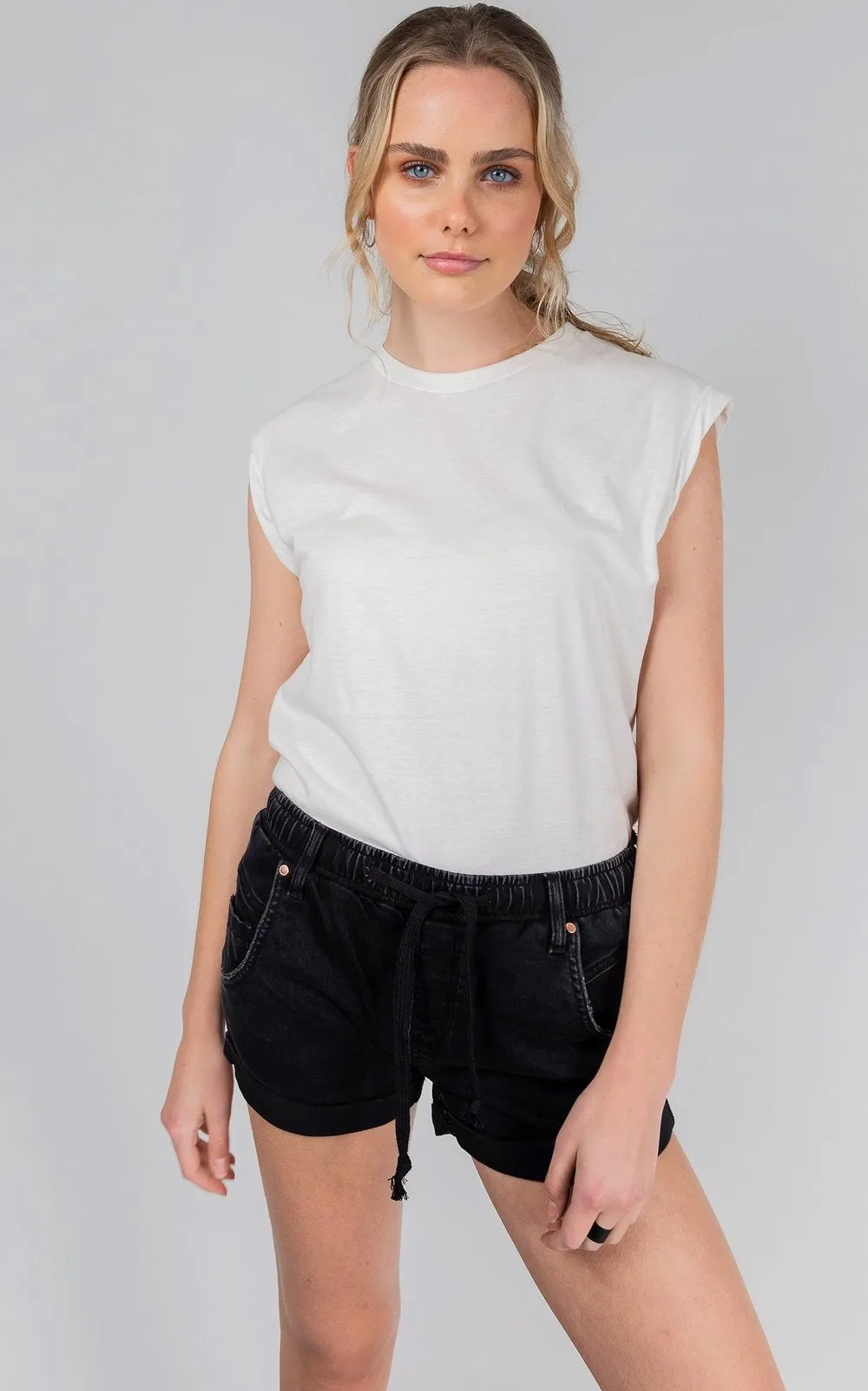 DRICOPER ACTIVE DENIM SHORTS IN BLACK SHEEP