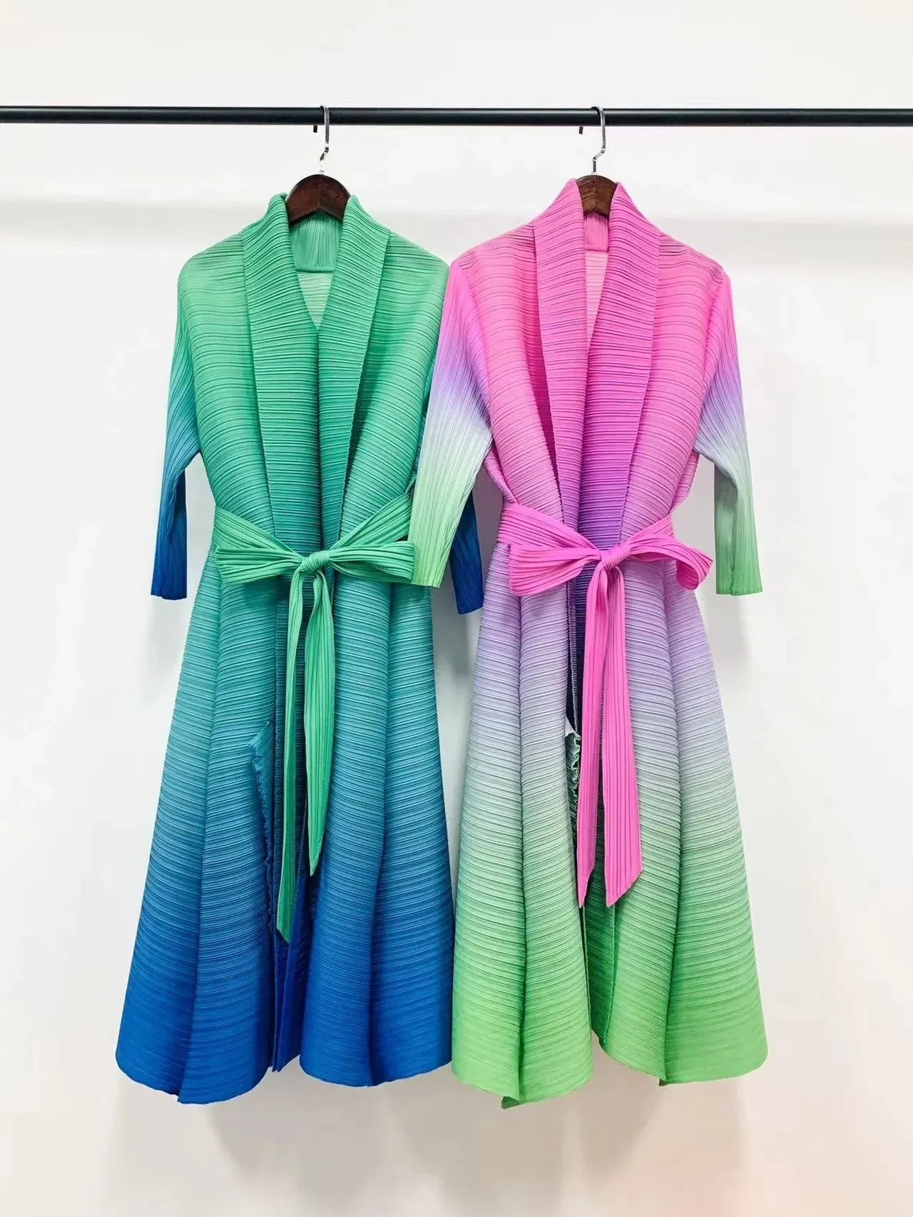 HEYFANCYSTYLE Gradient Bliss Pleated Cardigan