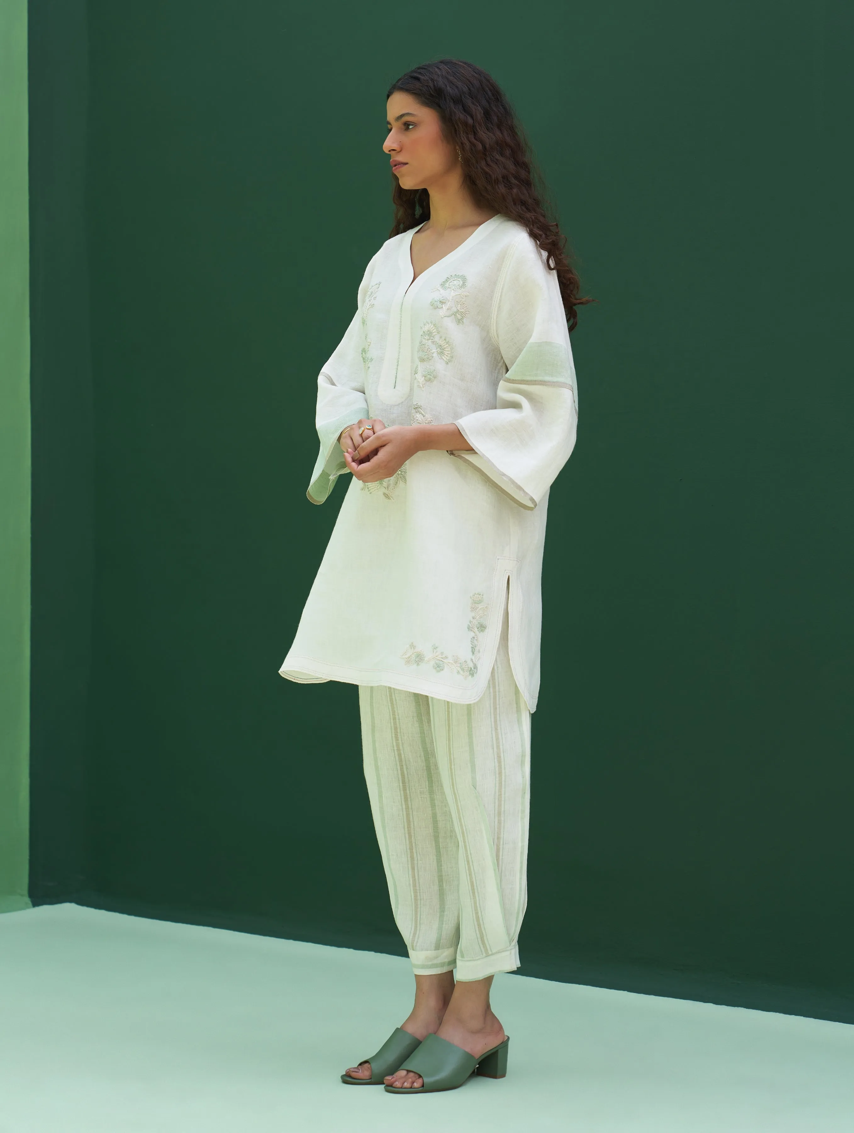 Insha Hand-Embroidered Kurta Set - Ivory