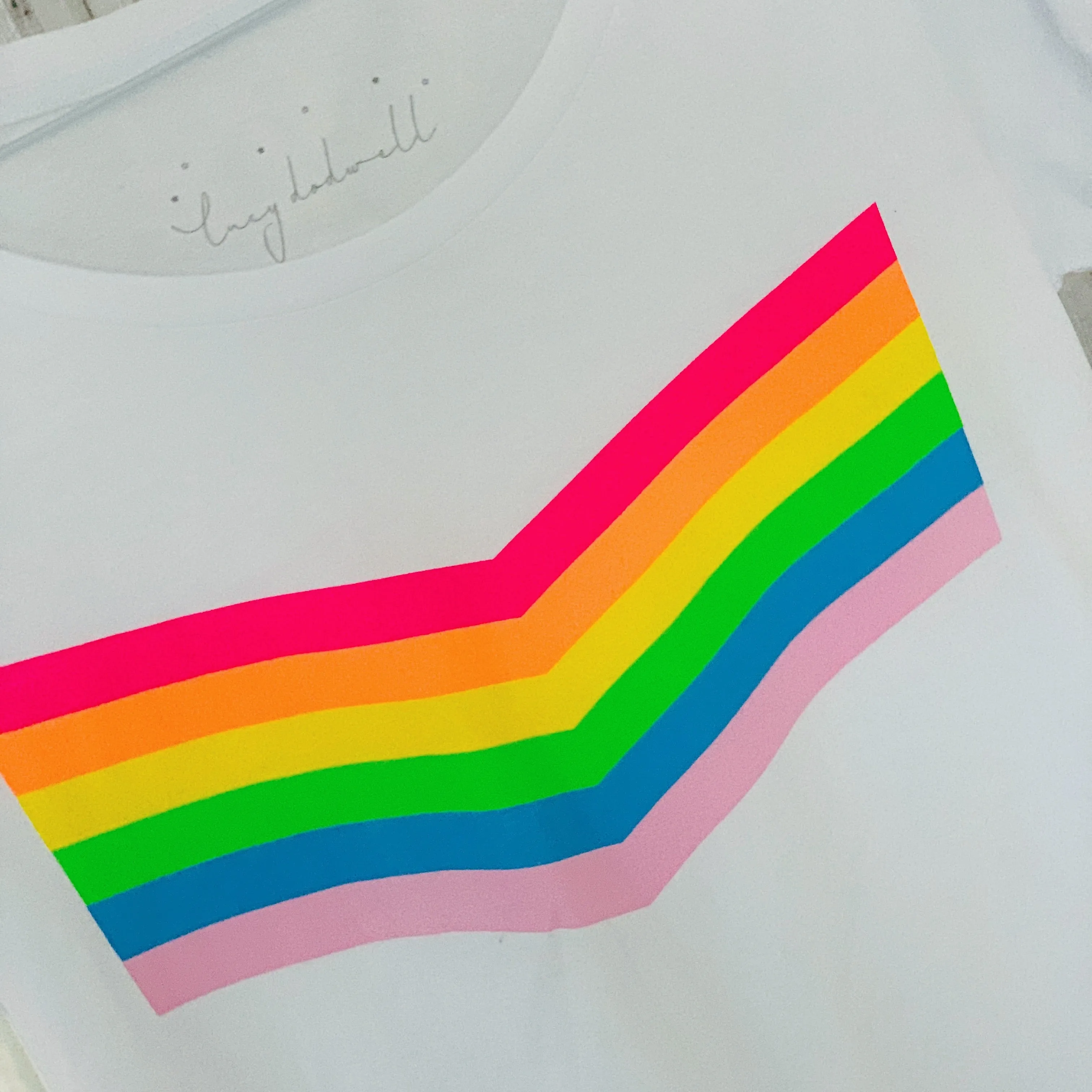 Neon rainbow chevron white tee