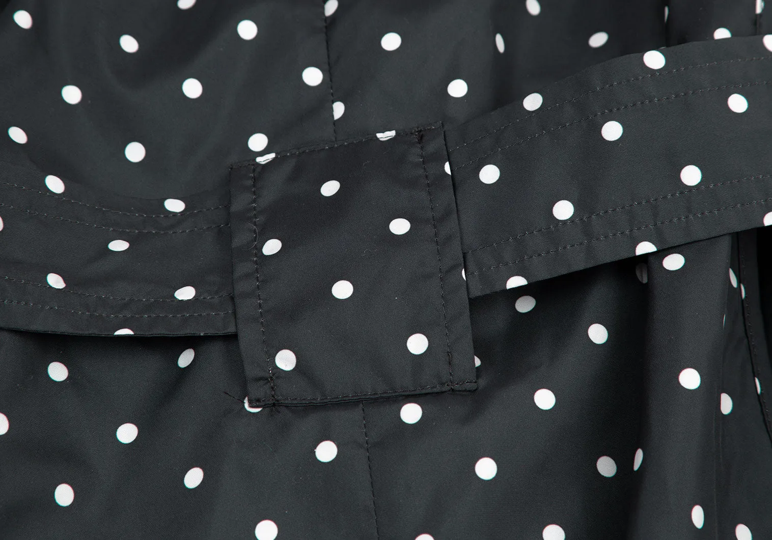 t.b SENSOUNICO Japan. Black Poly Dot Zipper Light Weight Rain Trench Coat